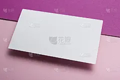 名片空白。模型上的彩色背景。平的。文本复制空间