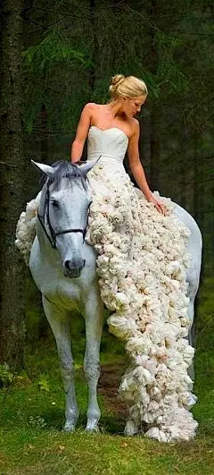 ❤几年后就结婚吧.开一间我们喜欢的店.拥着入睡.被吻着起床.一起早饭 午饭 晚饭. 牵我的手走过大街小巷.这样好不好.❤