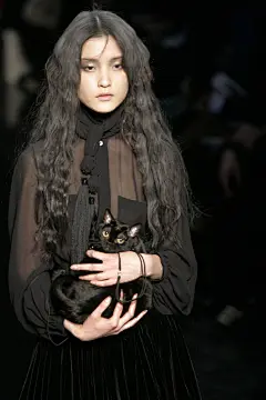 杜鹃 x Jean Paul Gaultier Fall 2006 | 喵喵真配合 ​​​​