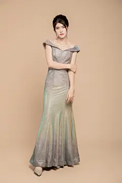 全身照站立银色晚礼服名媛女性人物摄影图
