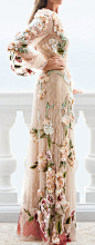 This #beautifuldress is like a garden