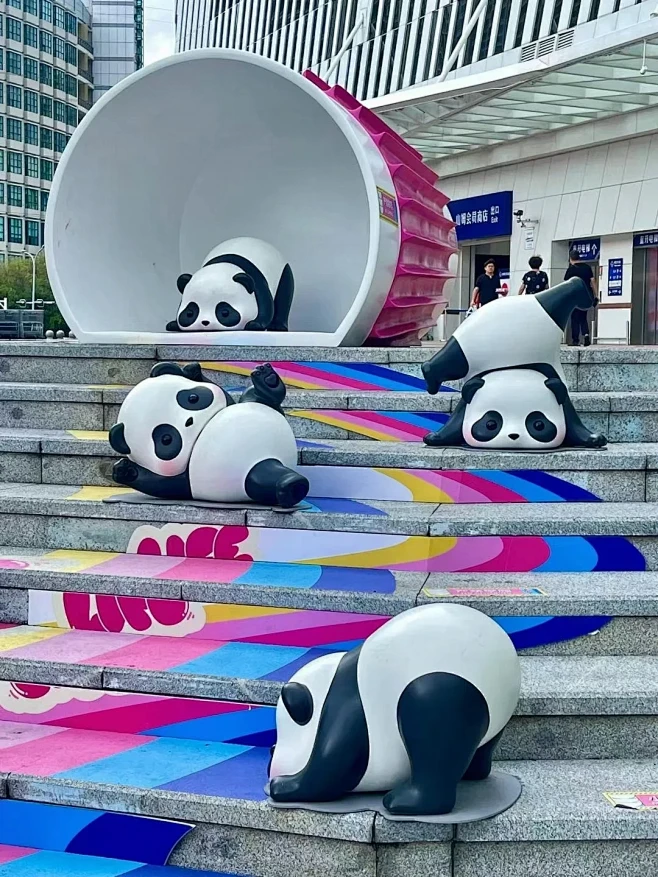 “不止黑白”玻璃钢熊猫IP展