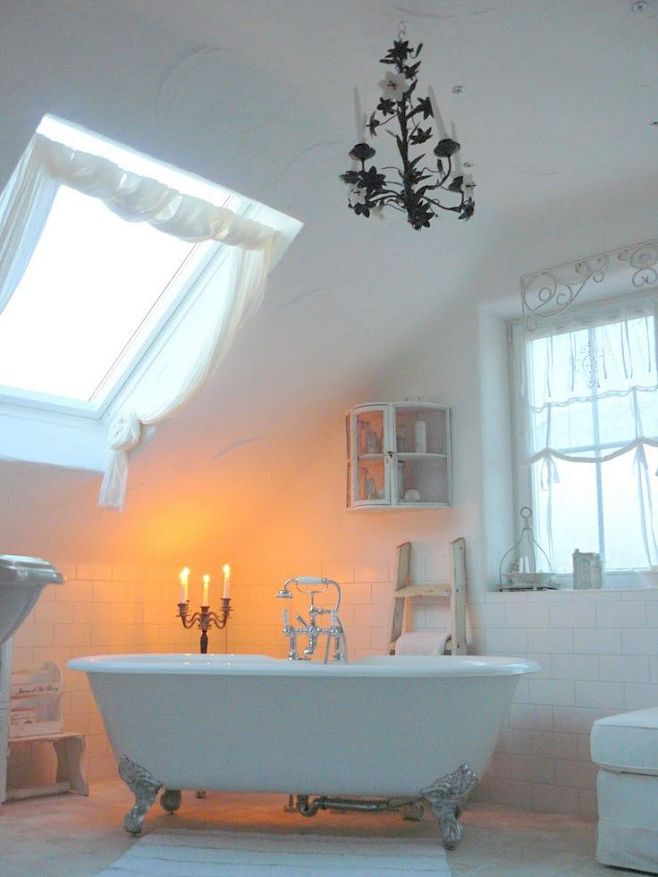 带天窗的浴室，浪漫