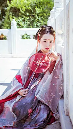 任春风十里轻飏，奏一曲波澜眷恋。