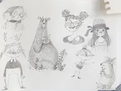 #速写# 
一支铅笔，在黑白灰的世界里自由翱翔，
看见了森林，小动物，树叶，小松果，还有画里的我们。
Hi，你好呀！我们一起去森林吧～
作者是@六一插画 ​​​​