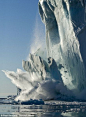 此生无憾！美摄影师捕捉冰川融化坍塌完美瞬间-3DMGAME