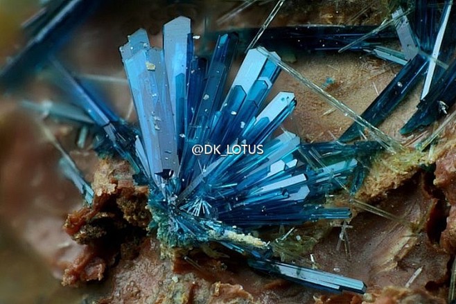 光线石Clinoclase，化学分子式：...