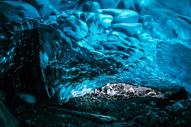 Glacial Cave, by Ste...