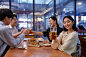 韩国人，晚餐，年终聚会，酒，吐司，微笑图片-商业图片-正版原创图片下载购买-VEER图片库