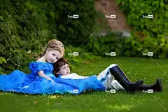 孩子们 王子和公主 公园 城堡 小姑娘 公主 王子 模型 裙子