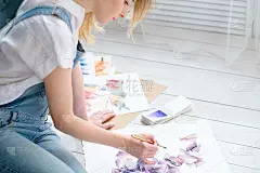 休闲艺术天赋表达女孩画画