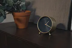 有关4k 桌面, copyspace, mac 壁紙, 中性色, 內部, 冷靜, 圆形时钟, 壁纸, 审美, 客廳, 室內植物, 室内植物, 家具, 家居裝飾, 尤加利樹, 干净的线条, 放鬆, 時鐘, 木桌, 極簡主義, 温暖的灯光, 現代, 環境, 生活方式, 盆栽, 簡約, 自然元素, 藝術的, 裝飾, 設計, 鐘錶, 電腦桌面, 靜物, 鬧鐘的免费素材图片