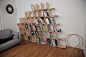 弯曲木材制成的模块化书架L shelf