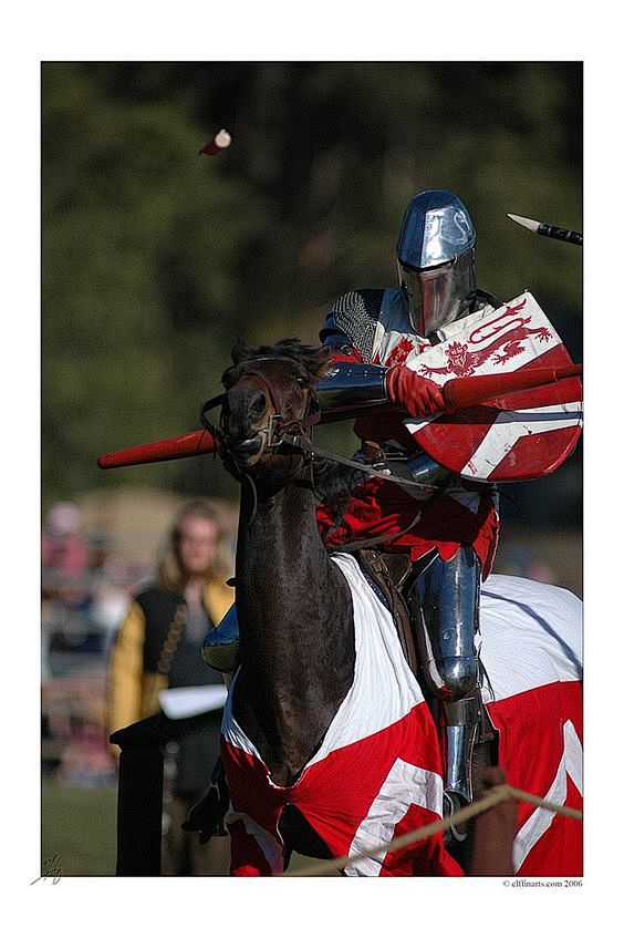 西方男性骑兵服饰铠甲