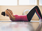 Gable Denims在 500px 上的照片Close up of Hispanic woman doing sit-ups in gym