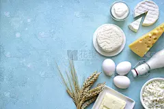 含有小麦和黑麦穗子的乳制品-犹太教节日七八节的传统象征