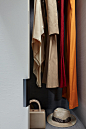Wall mounted sliding wardrobe - Gliss Master-Grip - Molteni&C : Gliss Master-Grip is the wall-mounted wardrobe with side handle, soft-closing mechanism and sliding doors with automatic closing. Find out more!