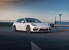 陶安定采集到2018 Porsche Panamera Sport Turi