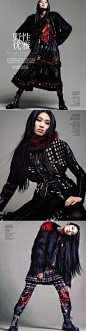 野性的优雅-Vogue中国2013年10月-将硬朗强势的风格与浪漫柔美的波西米亚单品混搭，呈现螺栓图案紧身裤皮草与砂质裙的材质对比，营造出一种性感不羁的美封面大图