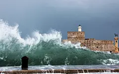 咆哮的海水-高清晰海水壁纸---酷图编号1