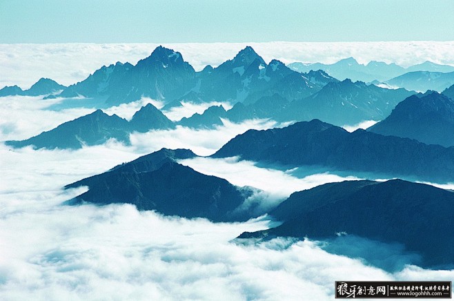 背景素材云山云海摄影背景山峰云雾大气磅礴云雾缭绕壮丽河山自然景观