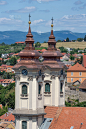 鸟瞰图Eger，匈牙利乡村城镇与塔少数民族教堂
