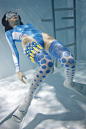 #速写参考# 一组水下摄影 展现极为难得的悬浮感pose  关键词：动态速写参考 女性 水下摄影 pose 透视 ------------@象牙塔-ART 真的每日更新最好的速写参考资料 ​ ​​​​图片来源：不详