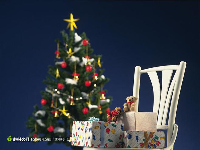 椅子上的圣诞礼物和圣诞树高清设计背景图片...