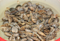 9.15




炸虾前的准备





把花蛤等贝类放在盐水里待其吐沙，这样在吃贝类的时候就不会吃到沙子了