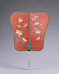 缂丝花鸟牙柄刻八仙团扇，清，通长45cm，扇面最宽31.5cm。清宫旧藏。扇作上广下狭的芭蕉式，扇面中 央于桃红色地上缂织折枝牡丹、梅花及绶带鸟，其铺排全依画理，花枝偃仰有致，小鸟尤其生动。值得注 意的是，物象形体边缘以丝线缂出，其内则为添笔彩绘，这样既降低了工艺难度，又使局部更为精致和写 实，反映出清代缂丝的新风格。扇幅正背面花纹相同，线条清晰平整，系使用了新兴的透缂技术的结果。 扇面下部配四出柿蒂形护托，一面饰缂丝加绘宝相花，一面刺绣卷草纹。扇面整体以红、蓝二色为主调， 牡丹及梅花亦分别用二种丝线滚边