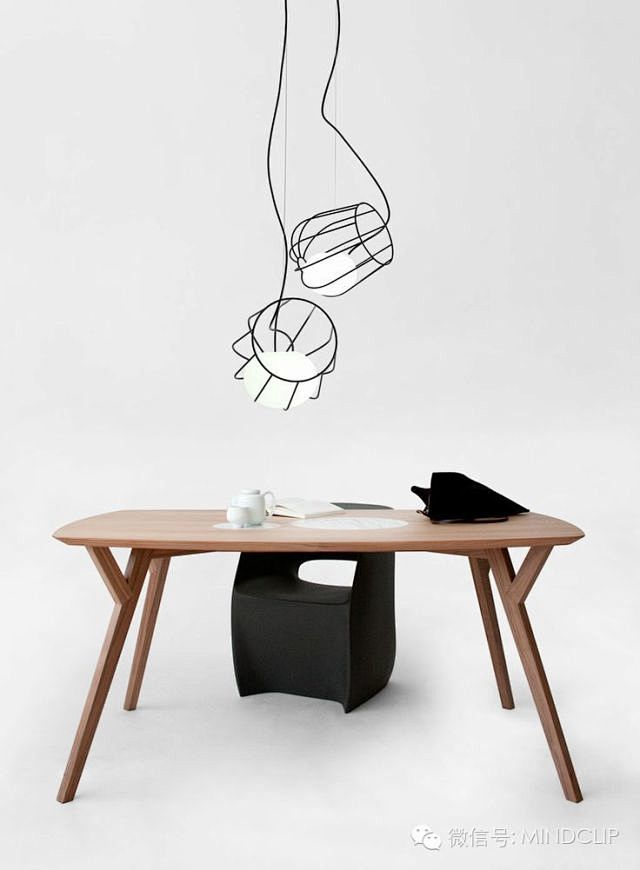 吊灯线构成虚实对比