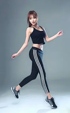 韩国翘臀美女敏雅黑色运动装性感写真壁纸下载