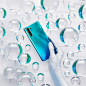 Huawei P30 Pro : The new Huawei P30 Pro is more than a fancy technological gadget. It has become a fashionable piece of hand jewelry.Each picture shows the smartphone held in a hand. We play with colors, textures, decorations to create an eye-catching com