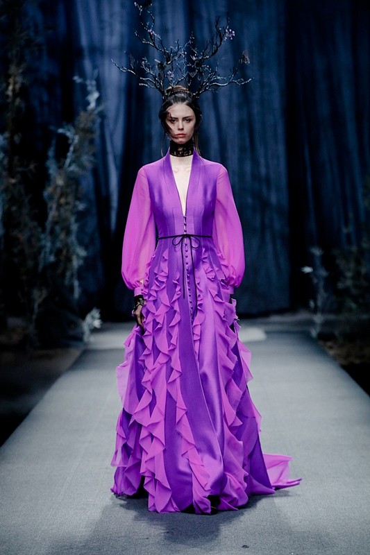 中国国际时装周18aw盖娅传说熊英t台之上的武侠梦