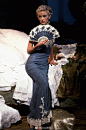 Dior S/S 1998 by John Galliano ️️️

在那个最美好的千禧时装年代，除了那场美得惊天地泣鬼神的Dior 98年春夏高定秀，Galliano大神还带了这场同样妖娆诡魅纸醉金迷的高级成衣秀当年这些浓妆粉黛的贵妇佳人，真真是从发丝精致到脚尖，那时的成衣系列简直 ​​​​...展开全文c