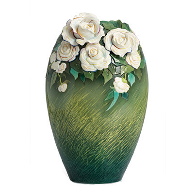 绿瓶里的白玫瑰 花瓶