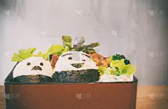 带有卡通人物的老式日本便当