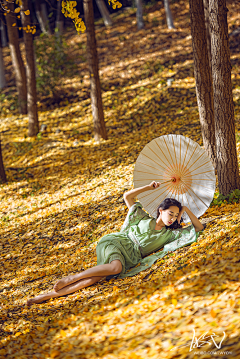 情风裹装采集到美女风（2）