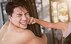 亚洲拳击手打脸和拳击