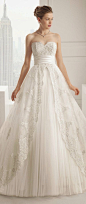 西班牙经典婚纱品牌Rosa Clará ，2015新款优雅迷人，打造淑女范新娘