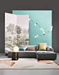 Divano Thea e sgabello Sag, di Nendo, tutto di MDF Italia. Parato The Spice Route, collezione Tour des Voyages,  di Misha Handmadewallpaper. Lampada Copycat di Flos, design Michael Anastassiades. Applique Cherry Bomb, design Lindsey Adelman, da Galleria N