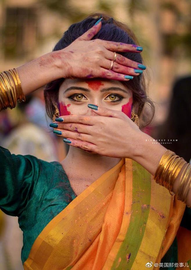 凭借着一组照片，一位印度女孩的美丽容颜刷...