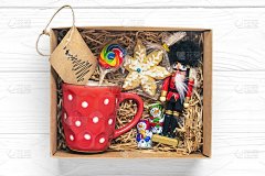 手工制作的爱心包，带有糖果、姜饼的季节礼盒，圣诞节装饰的个性化生态友好篮子，供家人、朋友、女孩感恩节