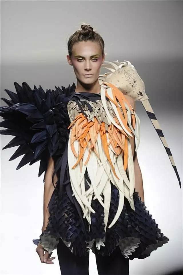 200张创意服装设计精选结构解构肌理立体颠覆你的思维