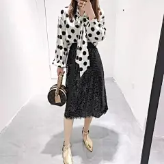 深扒：那些光鲜的人如何用有限的工资撑起生活的面子 : 文丨今日例会 外人眼里的互联网人为什么光鲜又高薪？ 他们如何用有限的工资撑起生活的面子？ 今天小妖鲸就为大家深扒 那些互联网鹅(er)的淘宝购物车 百元左右的衣服就可以穿出高端大气的感觉！ 作为...