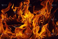 火焰在黑色背景。