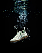 擁抱海洋 / adidas Consortium x NAKED UltraBOOST 與 Samba 台灣發售訊息 : 來自丹麥哥本哈根 Naked，專屬女性所打造的購物名所深受好評，向來也積極與各品牌進行專屬聯名鞋履締造聲勢；本次與 adidas Consortium 一起聯手歡度聖誕佳節，由街頭上最具代表的 UltraBoost 為設計靈感，特別以湖水綠作為女性柔美的高質感呈現，並在材質上以羊毛 Primeknit 勾勒出獨特觸感，側邊三線固定片本次也以羊毛材質建構；此外另一款 Samba 鞋款更是
