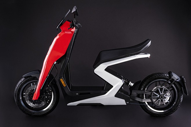 The i300 e-scooter i...