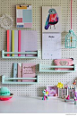 A Movable Girl's Study Desk | Tienerkamer | Petit & Small |