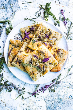 yiyi920采集到食-佛卡夏面包 Focaccia bread